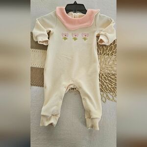 Cream & Pink One Pc Romper With Tulip Accent. Petal Shapped Collar. Sz 9-12M